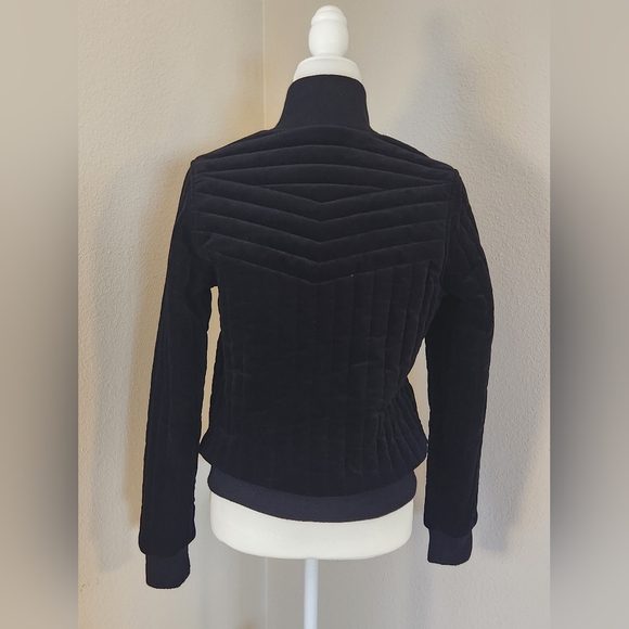 Black Quilted Velvet Bomber Jacket w/Red Satin interior - Volcom - Chunky zipper - Picture 5 of 15